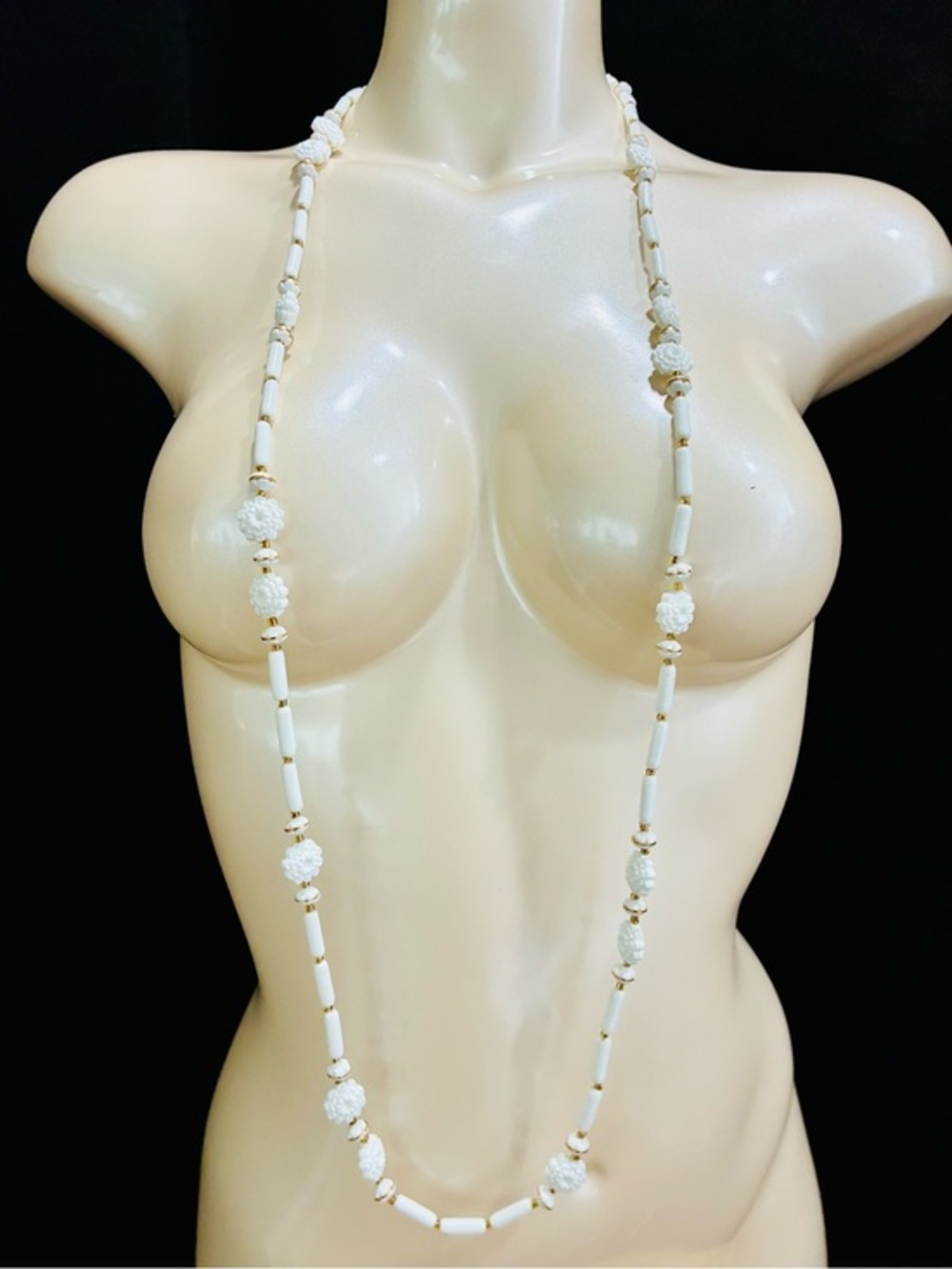 VTG Lucite Flapper Elegant White Beaded Long Easy Over The Head Necklace EUC